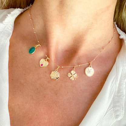 Collar amuleto es el collar del verano con charms