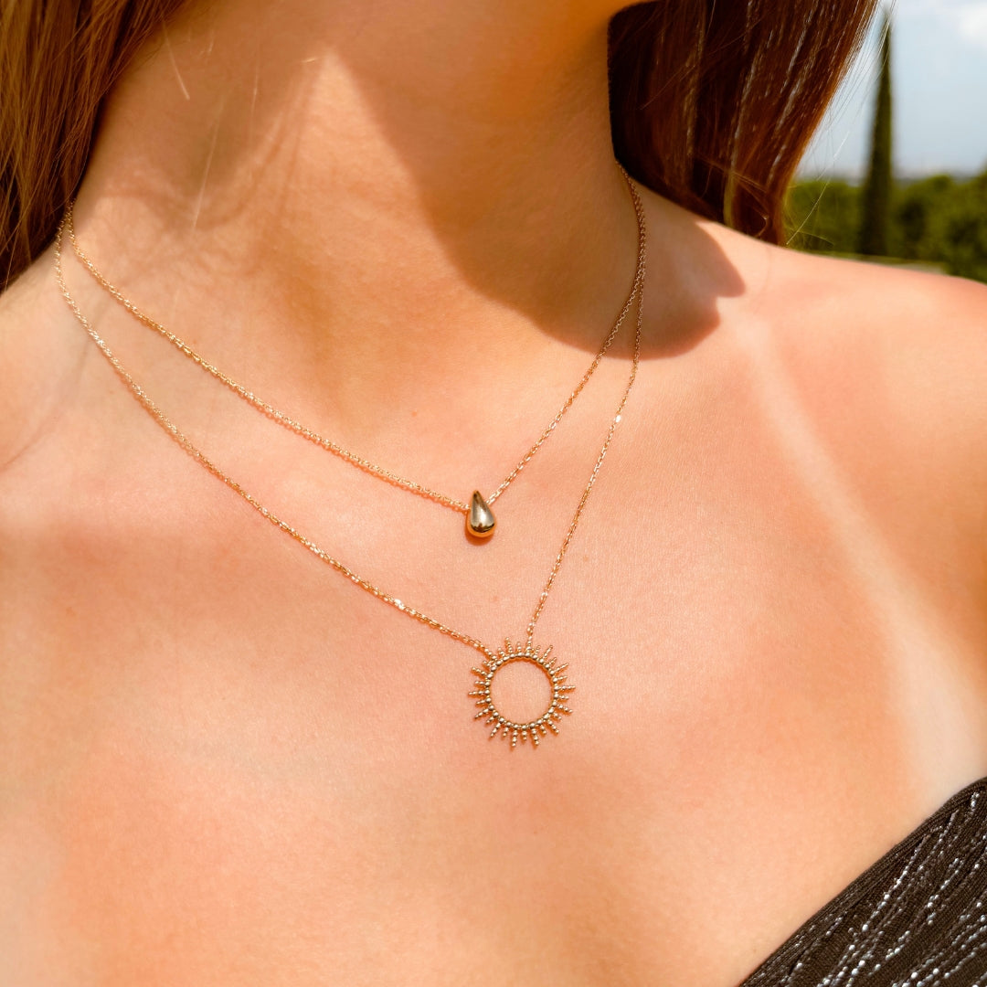 Collar gota de agua oro con cadena resistente al agua. Regalo para mujeres y adolescentes