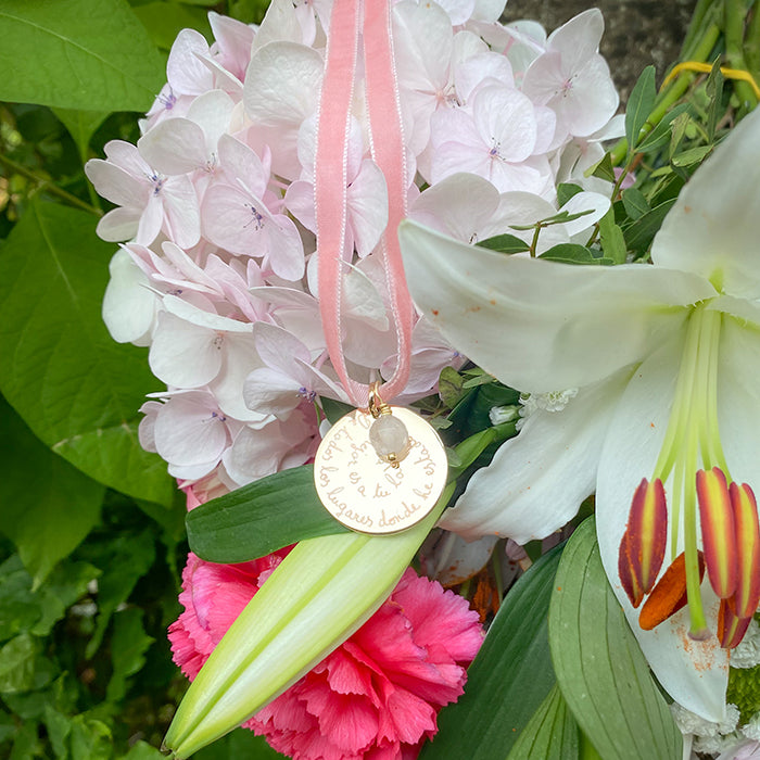 Medalla Personalizada para Ramo de Novia 3cm oro con cuarzo rosa cordón terciopelo HOPS 