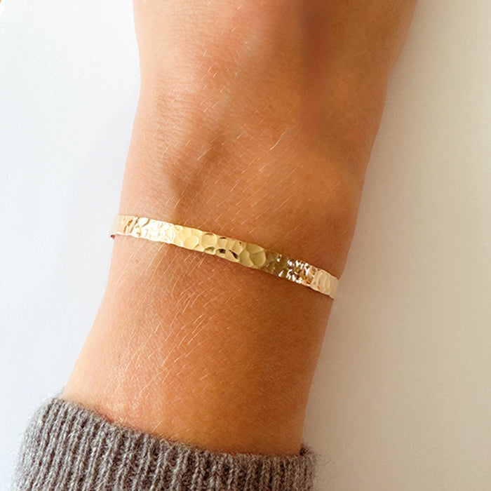 Pulsera Personalizado Aro Martillado oro amarillo HOPS regalo para mujeres san valentin