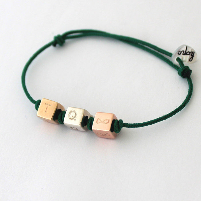 Pulsera Cubitos 3 colores cordón 1mm verde esmeralda con nudos Personalizado HOPS regalo para mamá y papá