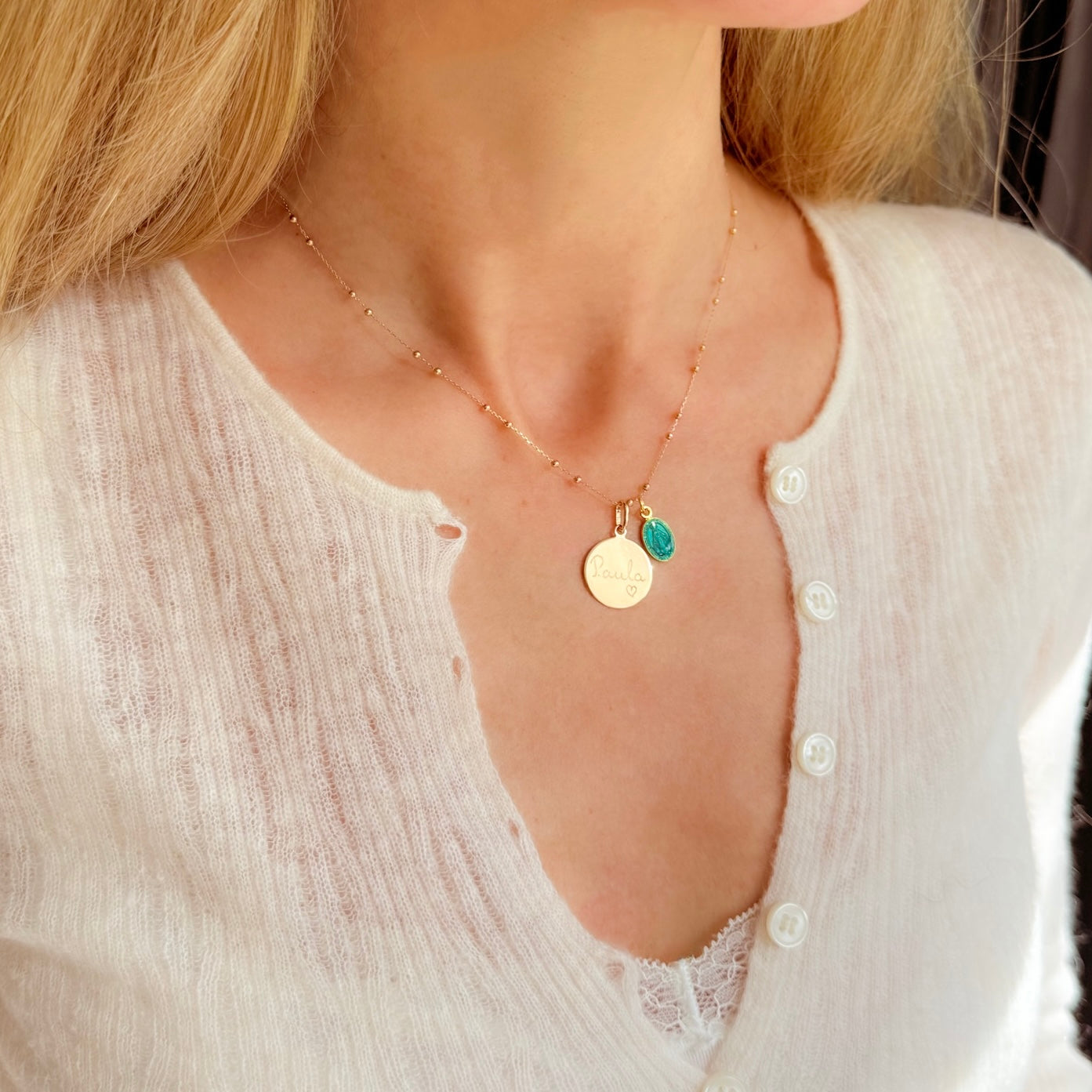 Collar religioso con medalla redonda personalizada y una medalla de la Virgen milagrosa esmalte azul