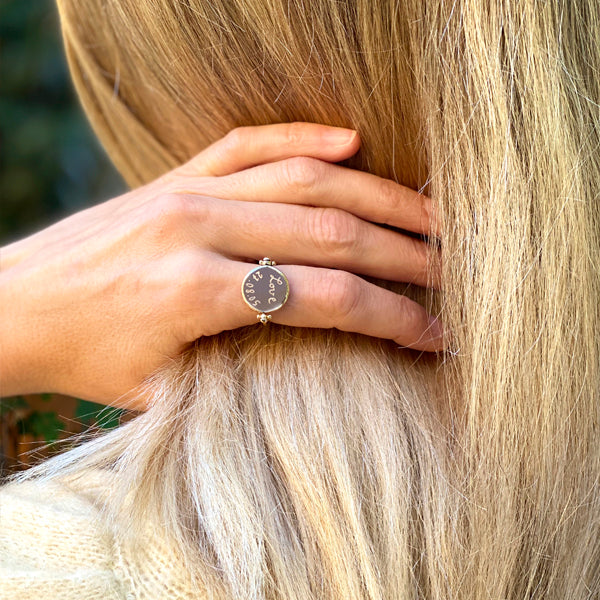 Anillo grabado con nombres mujer día de la madre nácar y oro 2 caras Personalizada HOPS